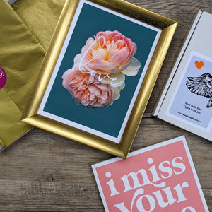 Friends positivity print letterbox gift set